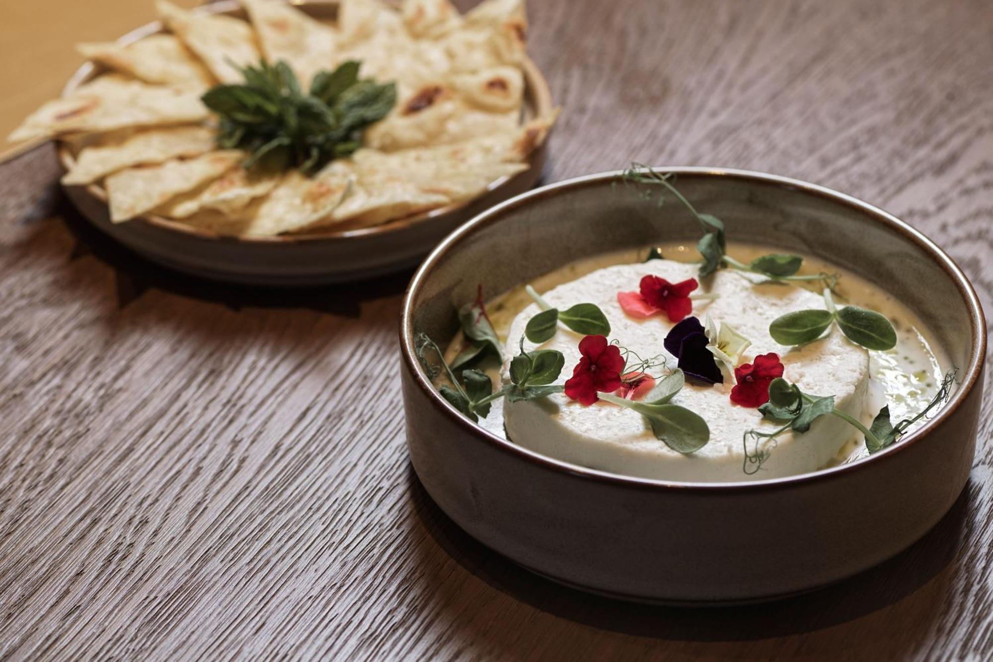 Monasty, Thessaloniki, Autograph Collection Hotel Kültér fotó Labneh with olive oil and mint