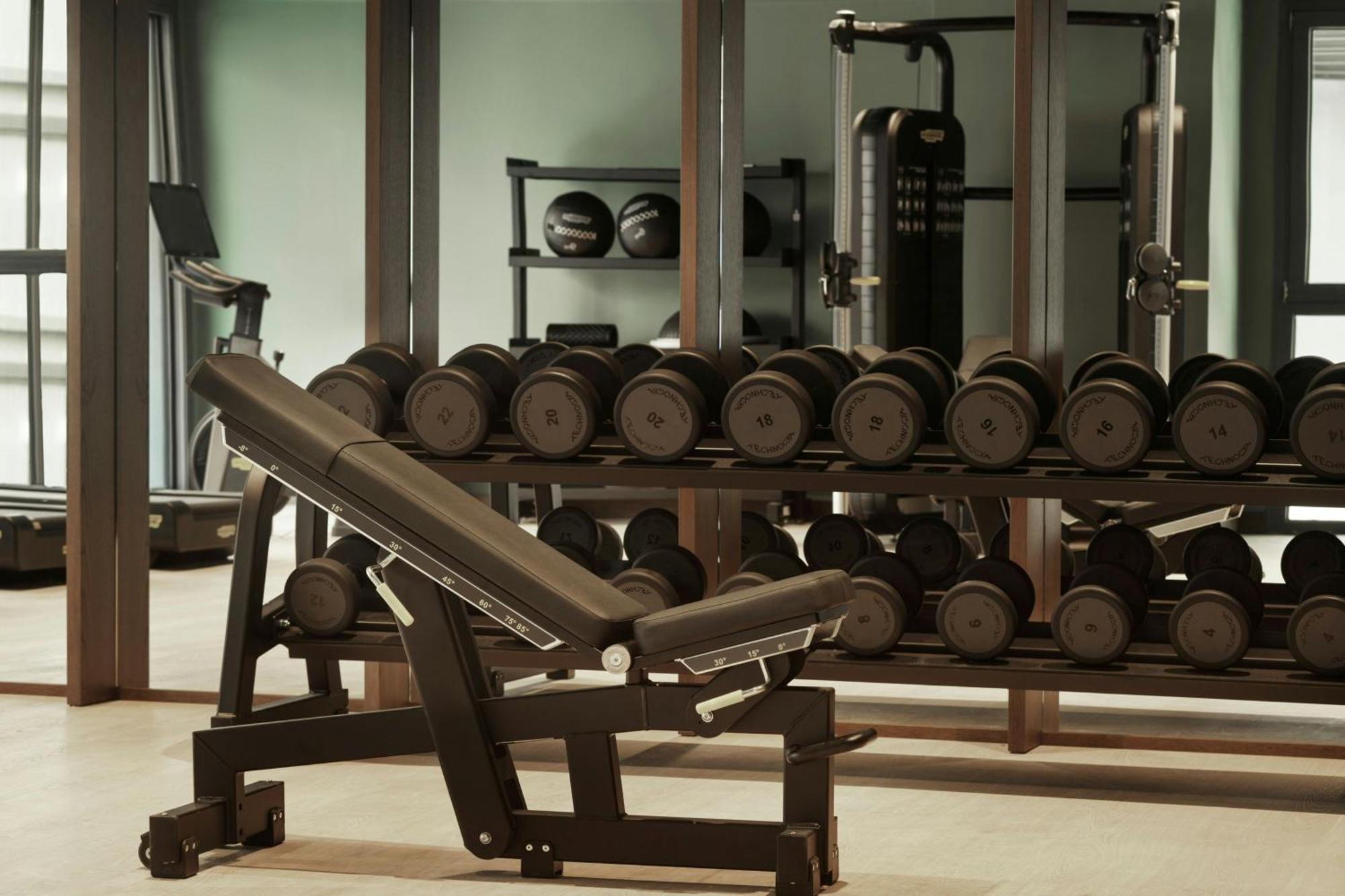 Monasty, Thessaloniki, Autograph Collection Hotel Kültér fotó A leg extension machine