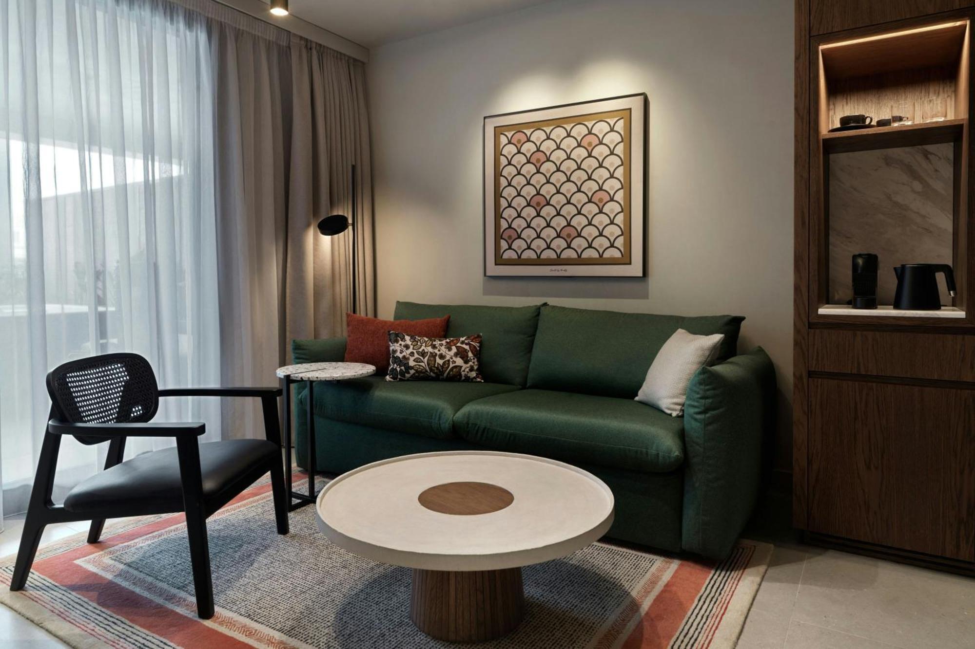 Monasty, Thessaloniki, Autograph Collection Hotel Kültér fotó A living room at the hotel
